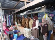 Tekan Inflasi Jelang Nataru, Bupati Luwu Sidak Pasar Bajo