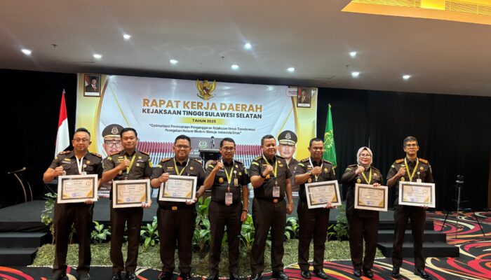 Kejari Luwu Borong 3 Penghargaan di Rakerda Kejati Sulsel 2025