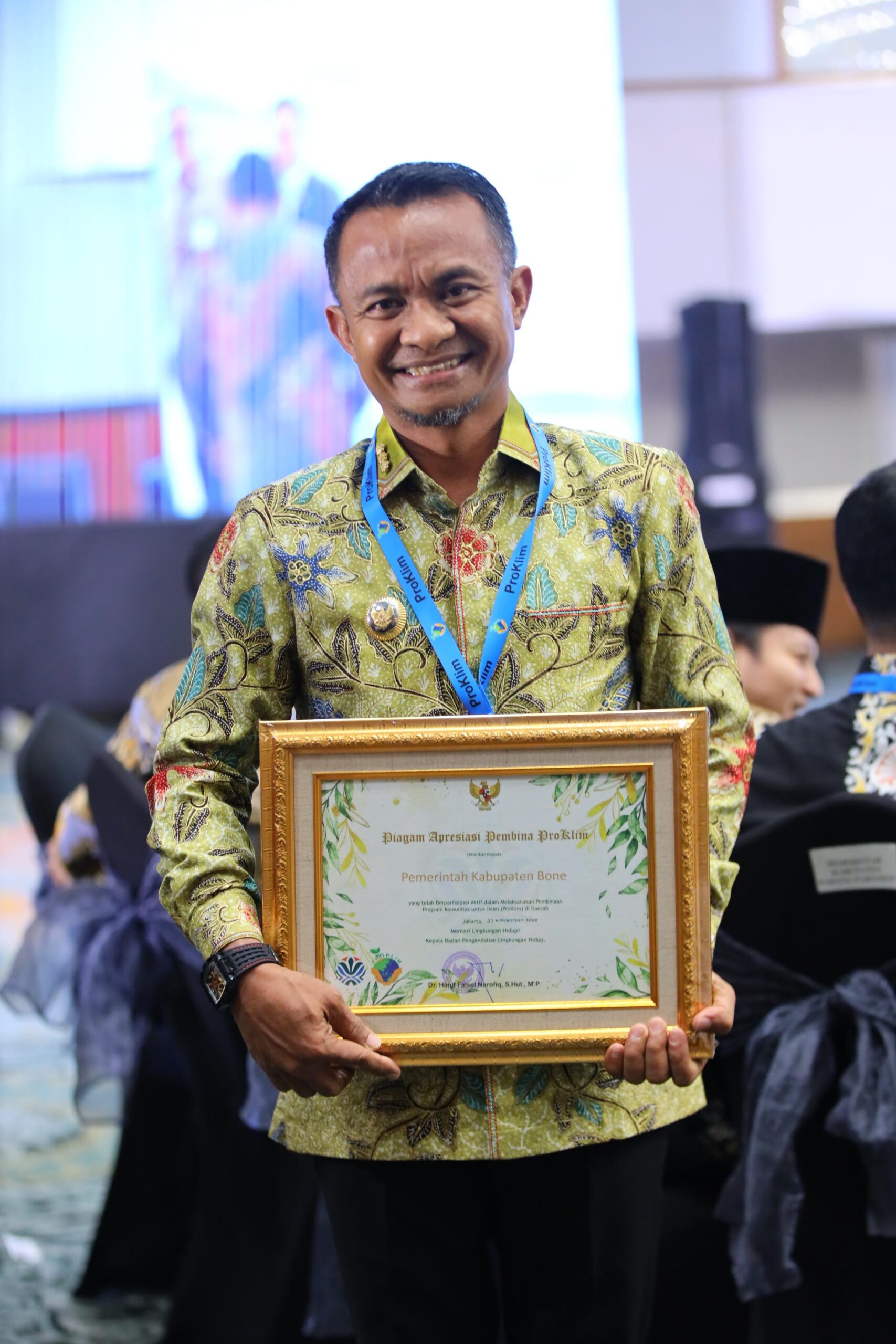 Bupati Bone Terima Apresiasi Pembina Proklim 2025 dari KLHK
