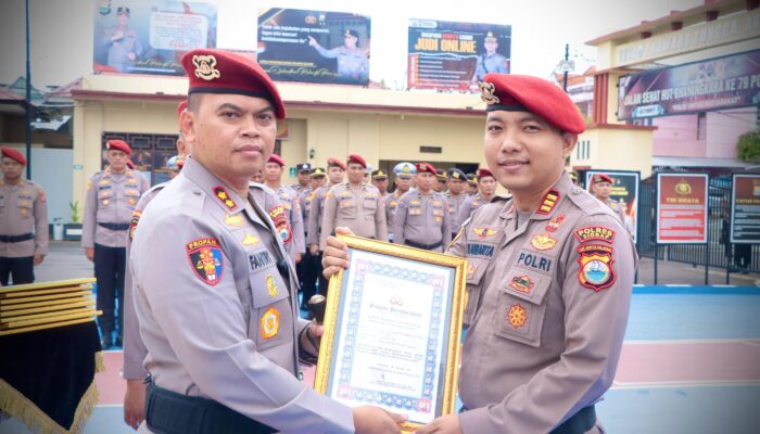 Pimpin HUT Reskrim ke-78, Kapolres Sidrap Beri Penghargaan Personel Berprestasi