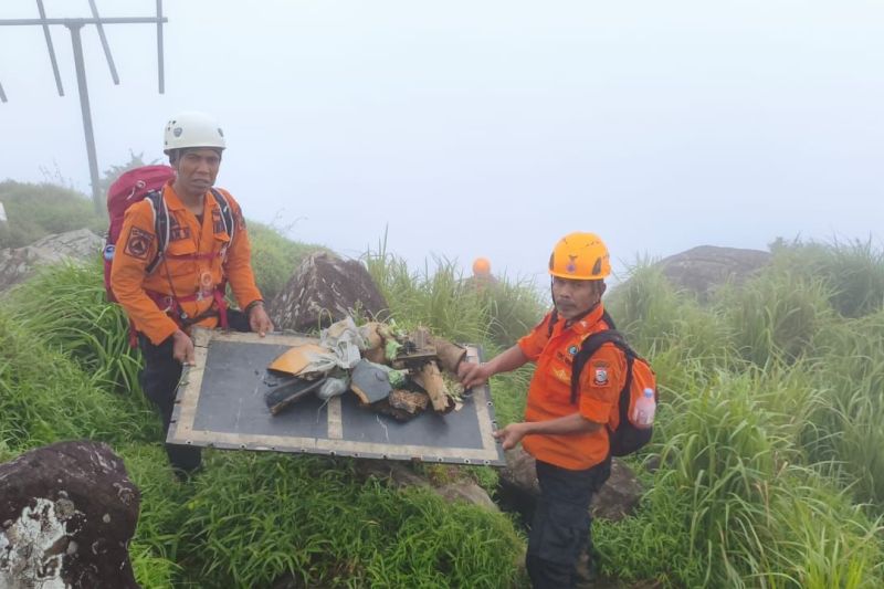 Satu Korban Pesawat ATR 42-500 Ditemukan di Jurang 200 Meter, Evakuasi Pesawat ATR Terhadang Badai