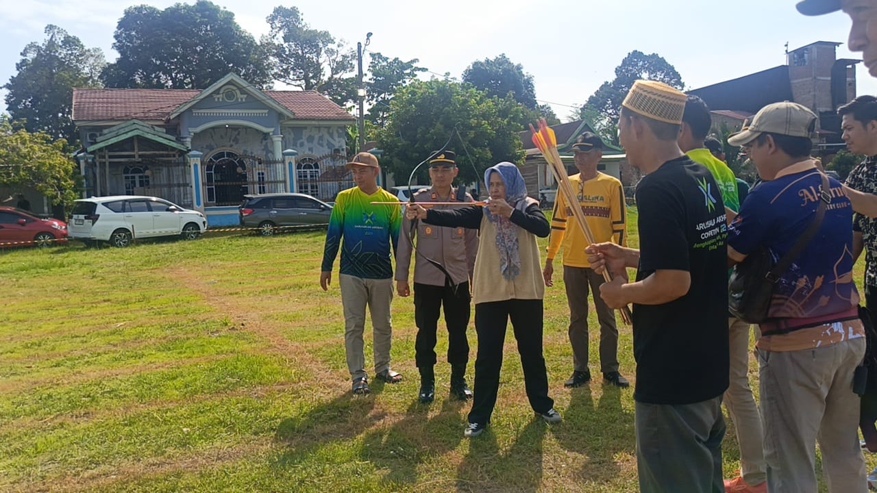 Berkumpul di Buriko, Ratusan Archer Tradisional Adu Ketangkasan Memanah