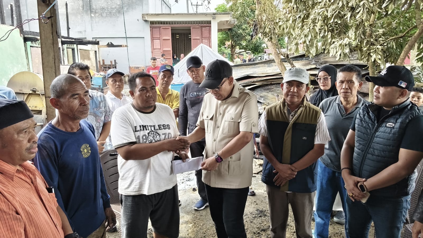 Respon Cepat, Wakil Bupati Bone Tinjau Langsung Lokasi Kebakaran di Bengo