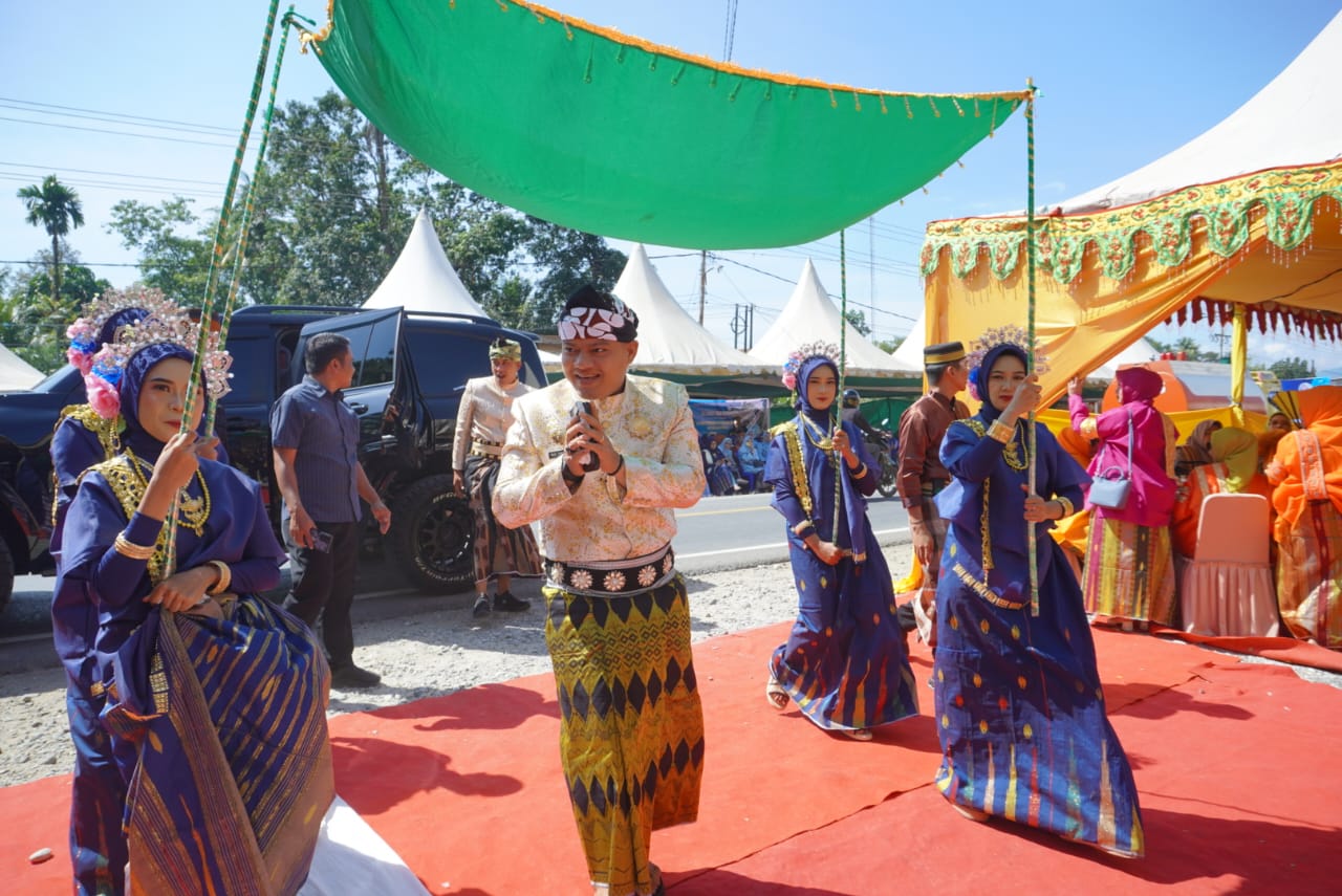 Wakil Bupati Luwu Hadiri Pelantikan Makole Baebunta ke-36