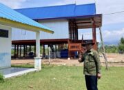 Diduga Serobot Lahan Sekolah, Warga Tiga Wala Protes Keberadaan Rumah Panggung AR