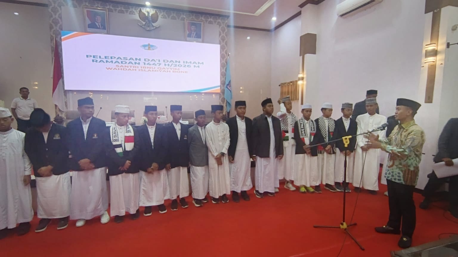 Bupati Bone Lepas Dai Wahdah Islamiyah, Serahkan Bantuan Operasional Rp20 Juta