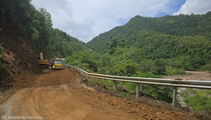 Jalan Utama Latimojong Tertimbun Longsor, Masmindo Gerak Cepat Buka Akses