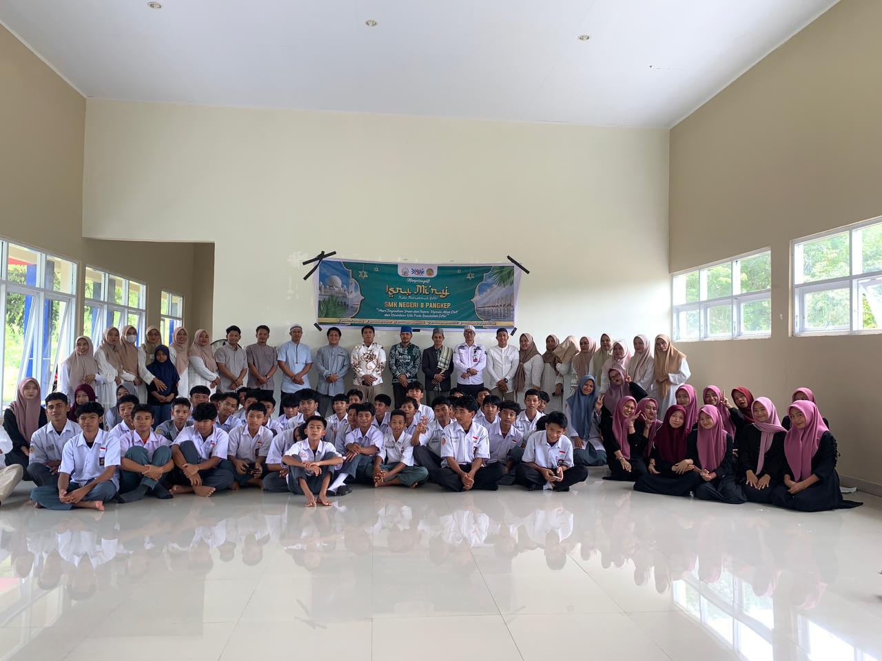 SMKN 8 Pangkep Peringati Isra Mikraj, Tekankan Pentingnya Karakter Mulia