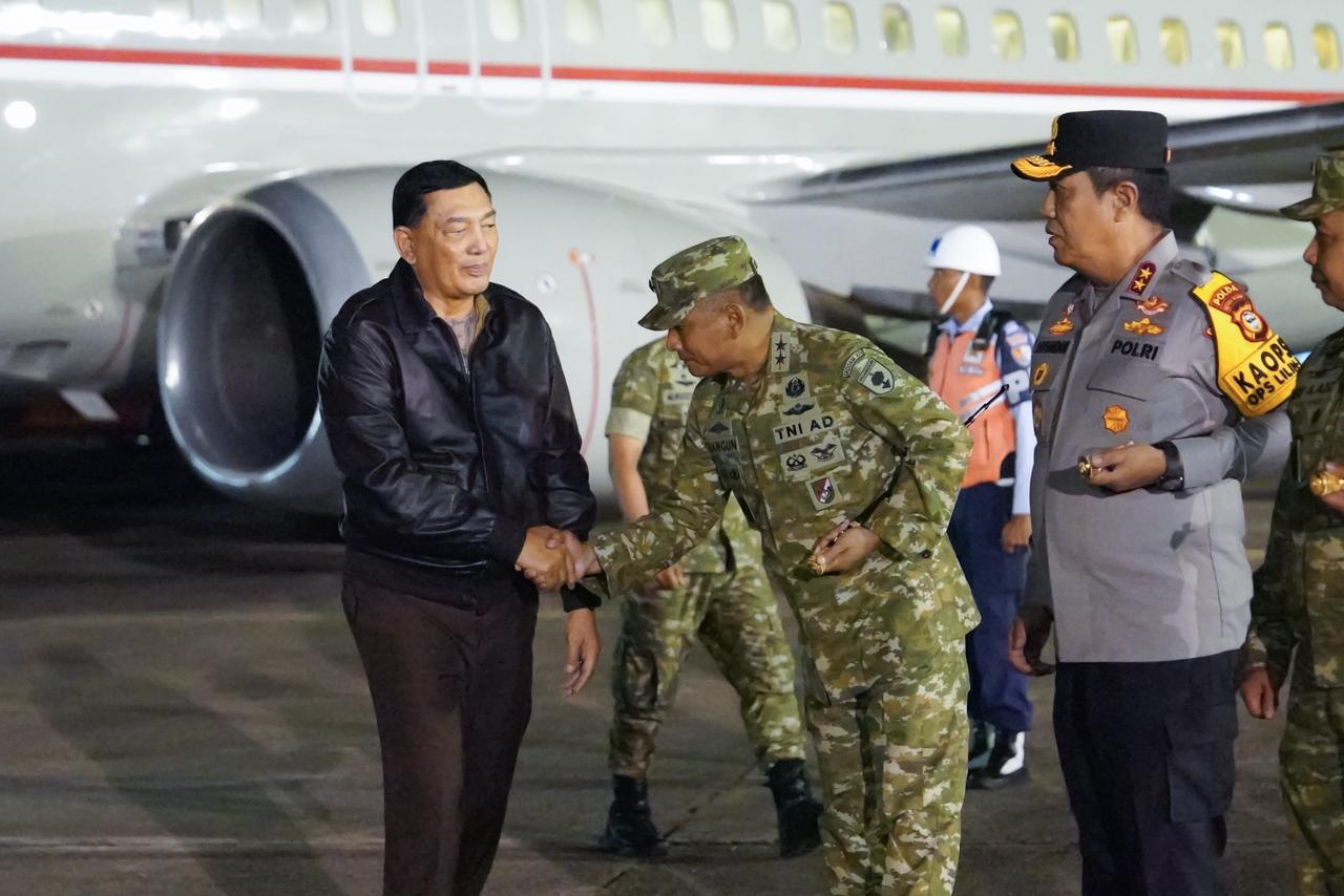 Transit di Maros, Menhan RI Disambut Hangat Pangdam XIV/Hasanuddin