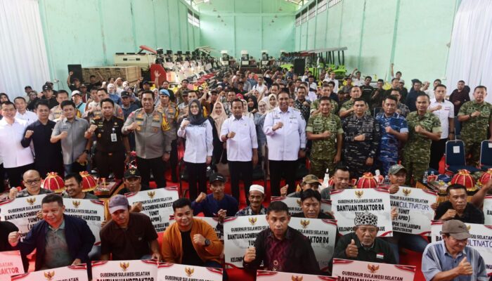 812 Kelompok Tani Sulsel Terima Alsintan, Gubernur Sulsel: untuk Wujudkan Swasembada Pangan