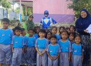 Unik! Power Ranger Antar Menu Nasu Palekko untuk Siswa SD di Panca Lautang