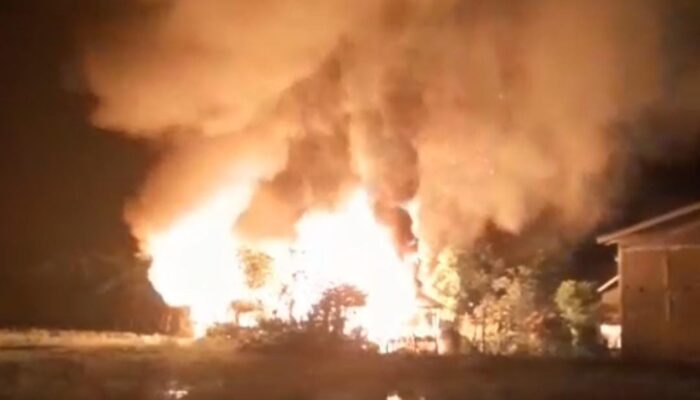 Rumah Warga di Bua Terbakar di Malam Tahun Baru, Netizen Sebut Akibat Petasan