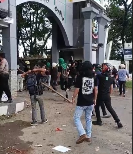 Demo Tuntut Provinsi Luwu Raya di Makassar Berakhir Ricuh
