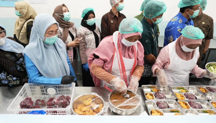 Melinda Aksa Dampingi BKKBN Tinjau Kampung Keluarga Berkualitas Manggala