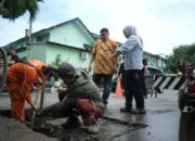 Gerak Cepat, Appi Tinjau Jalan Rusak di Kawasan Garuda Mariso