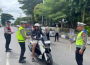 Hari ke-13 Operasi Pallawa, Satlantas Bone Gencar Edukasi Penggunaan Helm