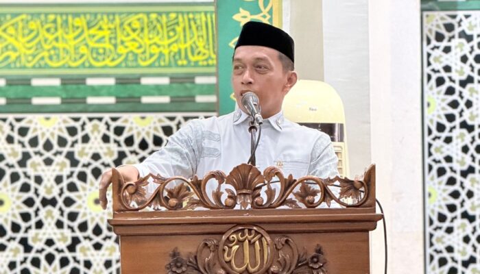 Tarawih Perdana di Masjid Agung, Bupati Sidrap Ajak Jemaah Perkuat Silaturahmi