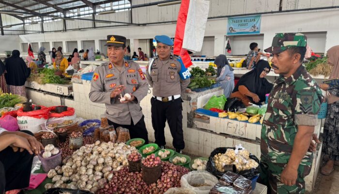 Pastikan Stok Sembako Aman, Polsek Baranti Blusukan ke Pasar Rakyat