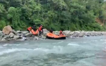 Tragis! Dua Wisatawan Ditemukan Tewas Usai Diterjang Air Bah di Sungai Kalimborang Maros