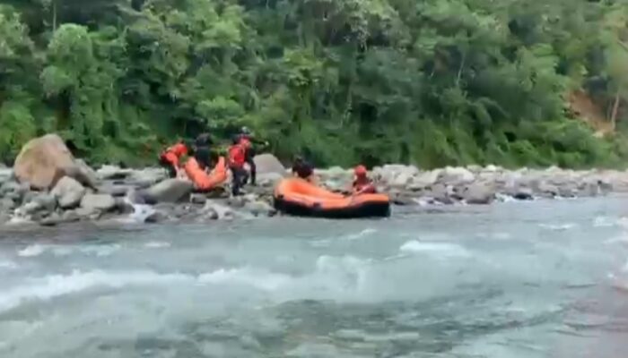 Tragis! Dua Wisatawan Ditemukan Tewas Usai Diterjang Air Bah di Sungai Kalimborang Maros