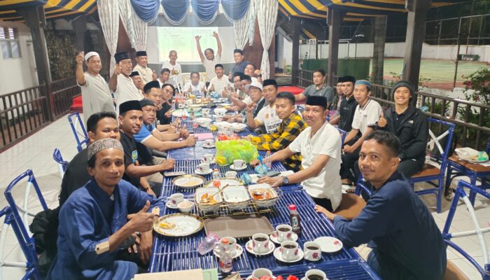 Demi Kesejahteraan Warga, Bupati Sidrap dan Kades Rapat Evaluasi dari Sore hingga Sahur