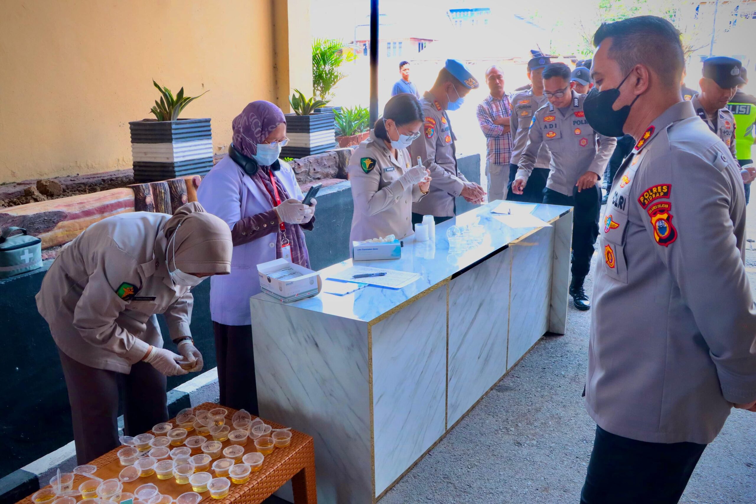 Jaga Integritas, Polres Sidrap Tes Urine Ratusan Personel secara Dadakan