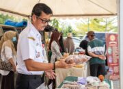 Tekan Lonjakan Harga Jelang Idulfitri dan Nyepi, Sekda Pinrang Tinjau Pasar Murah