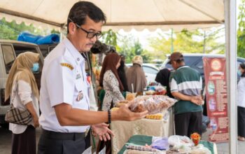 Tekan Lonjakan Harga Jelang Idulfitri dan Nyepi, Sekda Pinrang Tinjau Pasar Murah Tekan Lonjakan Harga Jelang Idulfitri dan Nyepi, Sekda Pinrang Tinjau Pasar Murah