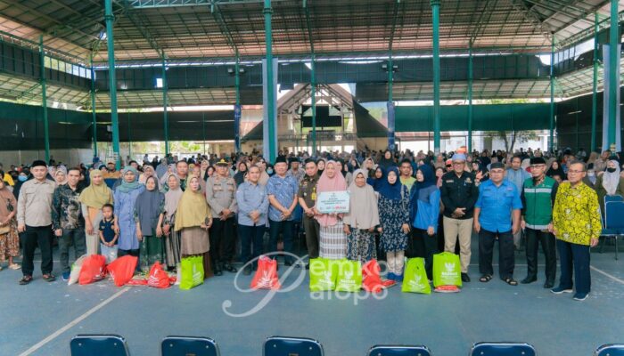 Baznas Palopo Salurkan 1.330 Paket Keluarga Bahagia Ramadan 1447 H
