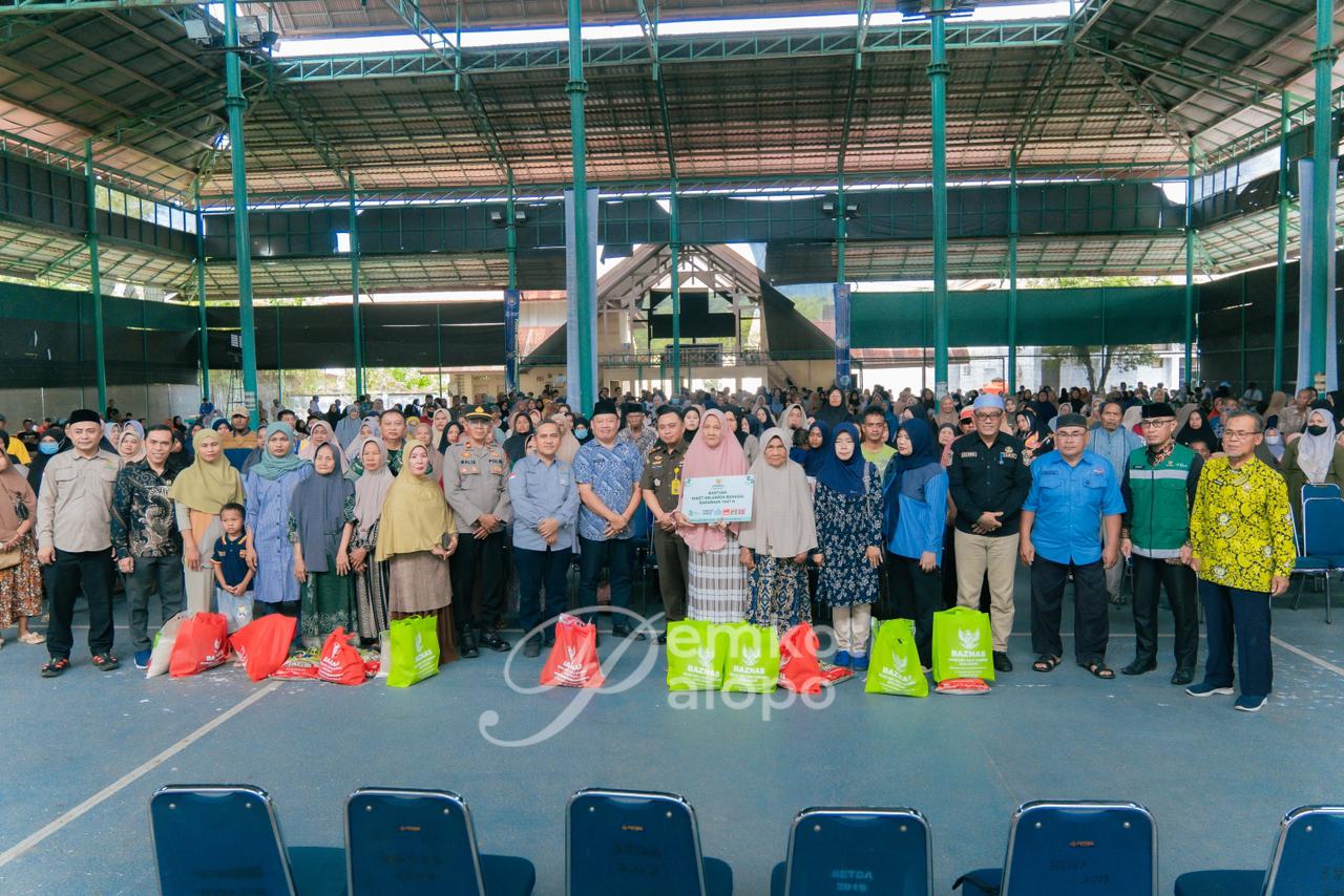 Baznas Palopo Salurkan 1.330 Paket Keluarga Bahagia Ramadan 1447 H