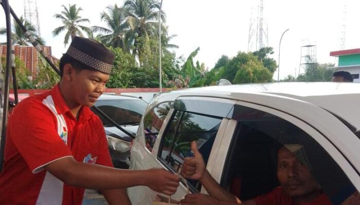 SPBU Lare-Lare Berbagi Berkah Ramadan, Bagikan Paket Buka Puasa untuk Pengendara