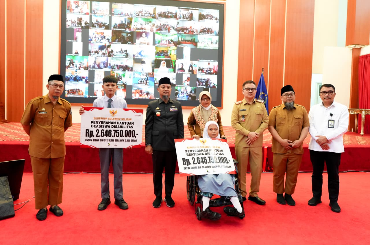 Gubernur Andi Sudirman Sulaiman Salurkan Beasiswa Rp5 Miliar untuk 3.400 Siswa SLB