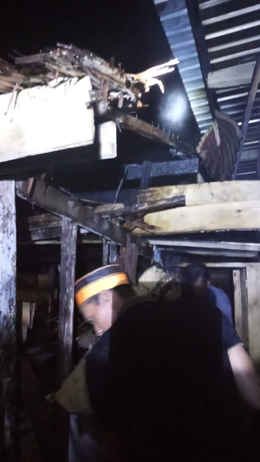 Kebakaran Rumah Semi Permanen di Palakka, Lansia 70 Tahun Alami Luka Bakar