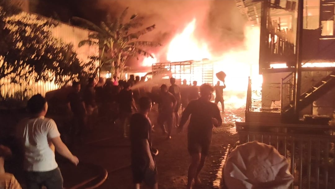Malam Lebaran Kelabu, Rumah Panggung dan Indekos di Sidrap Ludes Terbakar