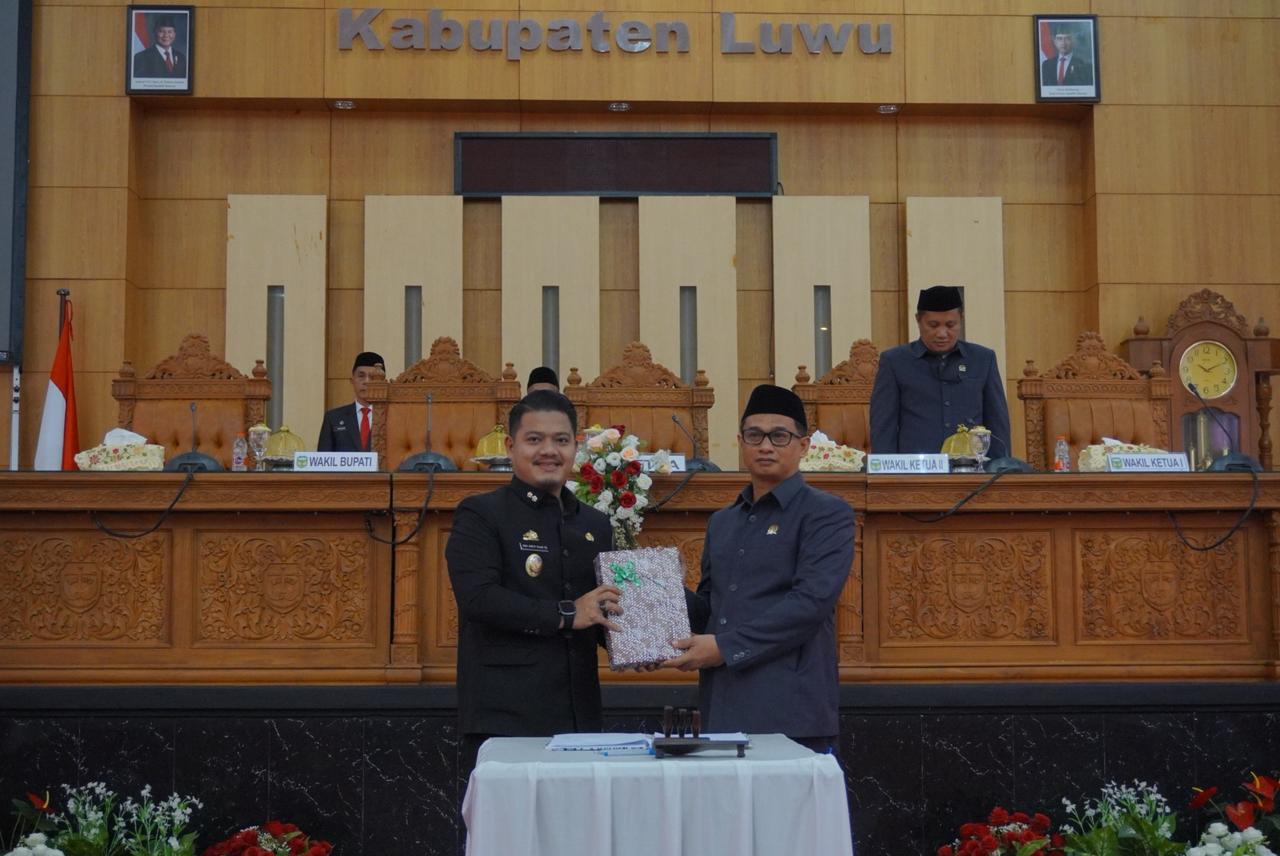 Wakil Bupati Luwu Serahkan LKPJ 2025 ke DPRD, Tunjukkan Capaian Kinerja Positif