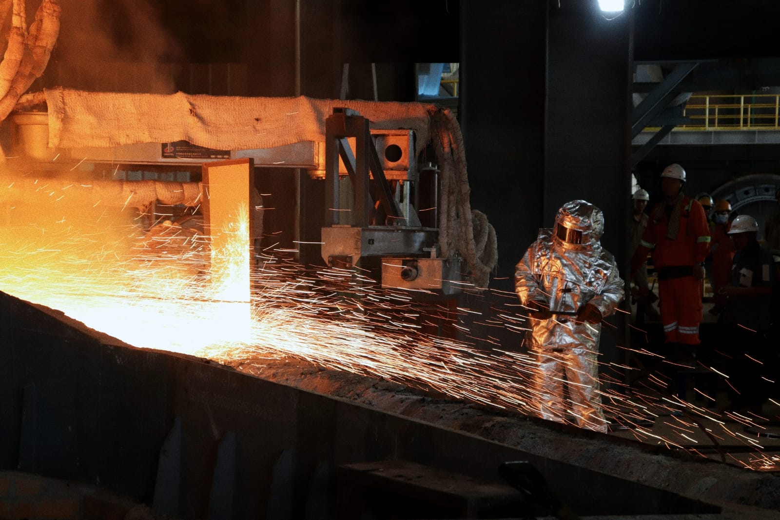 Tapping Perdana Tungku Kedua PT BMS Sukses, Produksi Ferronikel Resmi Dimulai