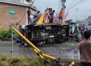 Mobil Pengangkut Jenazah Terbalik di Belopa, Penumpang Selamat