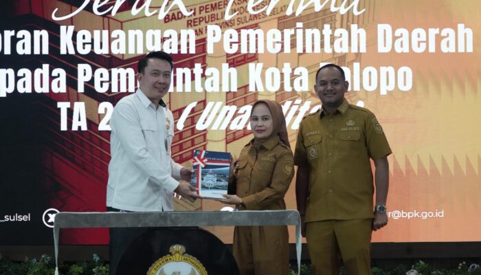 Didampingi Sejumlah Pejabat, Naili Trisal Serahkan Dokumen LKPD ke BPK di Makassar