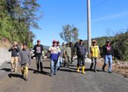 Tinjau Pembangunan Jalan Seko, Bupati Luwu Utara Pastikan Kualitas Sesuai Spesifikasi
