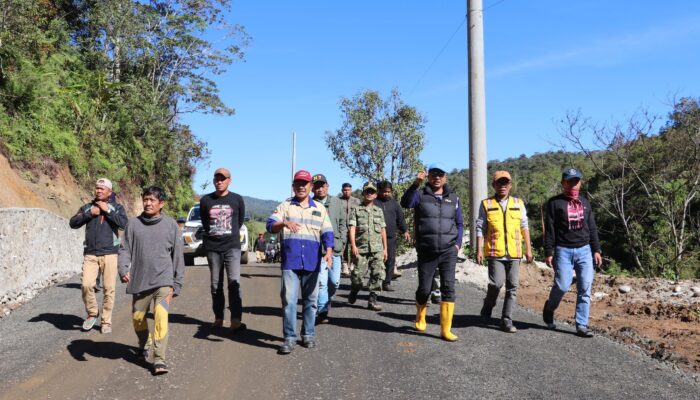 Tinjau Pembangunan Jalan Seko, Bupati Luwu Utara Pastikan Kualitas Sesuai Spesifikasi