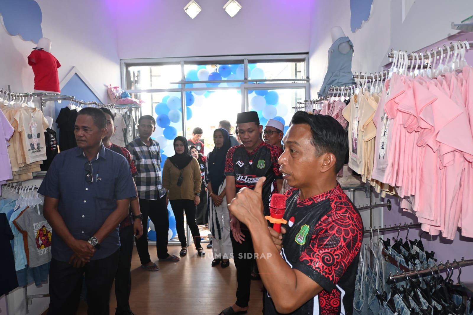Putar Roda Ekonomi dari Desa, Bupati Sidrap Resmikan Gerai AJ Sport Apparel