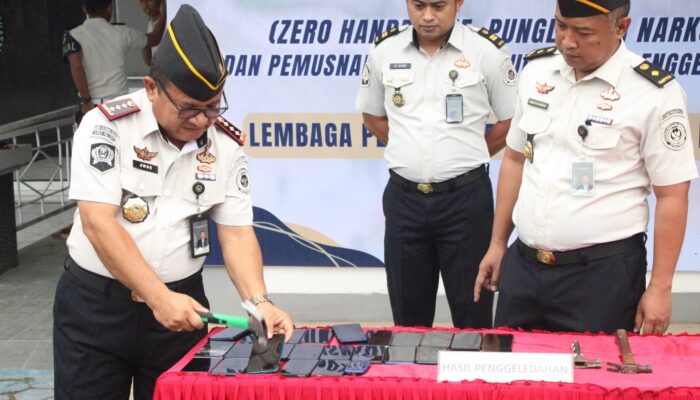 Musnahkan Puluhan Handphone Ilegal, Lapas Palopo Wujudkan Lingkungan Bebas HALINAR