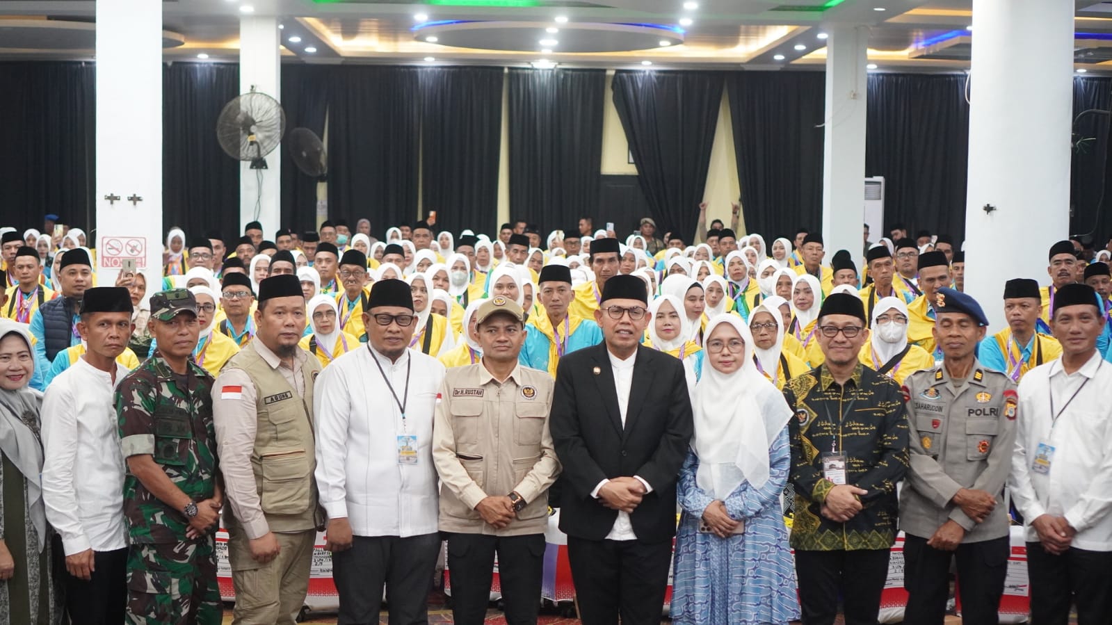 Wakil Bupati Bone Lepas 387 Jemaah Calon Haji Kloter 1 Menuju Tanah Suci