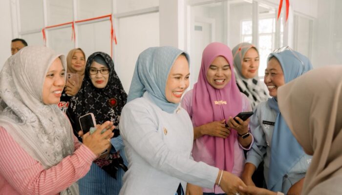 Naili Serahkan Kartu BPJS Ketenagakerjaan, Ribuan Nelayan Kini Terlindungi