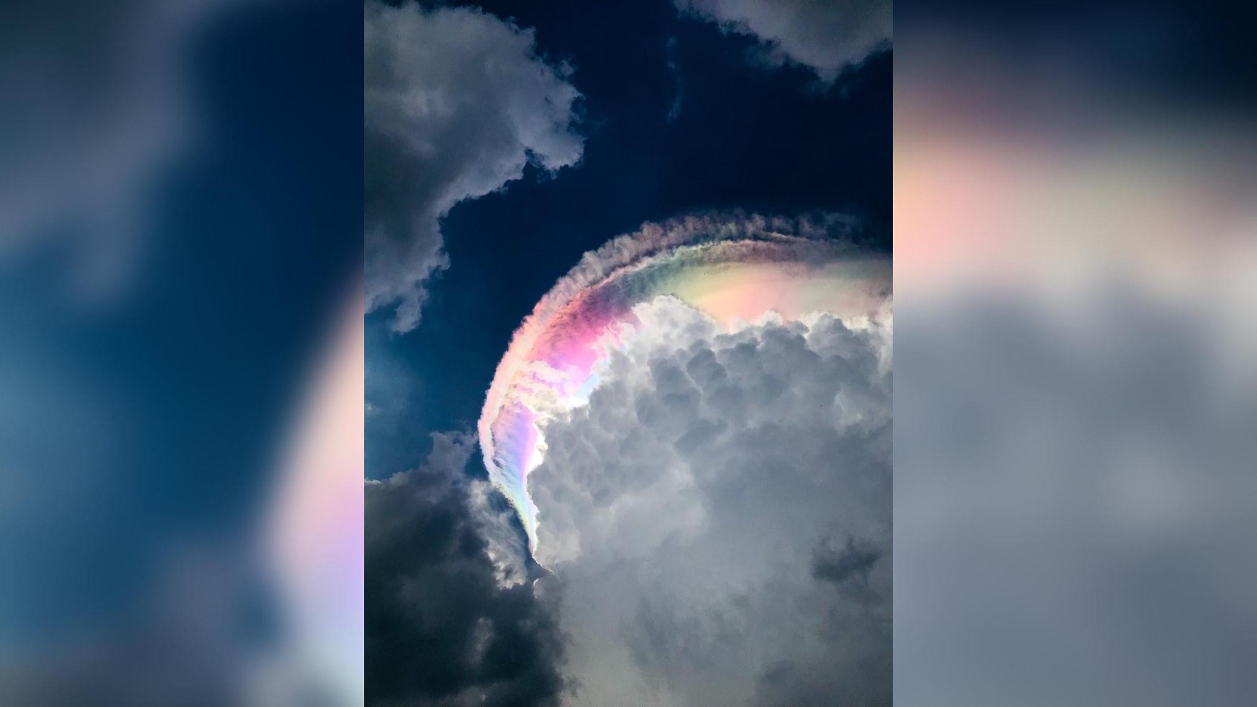 Viral Awan Iridesensi Berwarna-Warni di Bogor, BMKG Pastikan Bukan Tanda Bencana