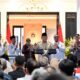 Rupiah Tembus Rp17.600, Prabowo Santai: Rakyat Desa Tak Pakai Dolar!