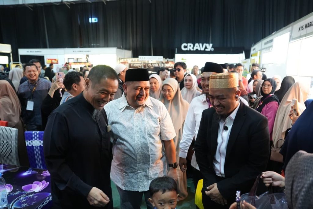 Kunjungi 15th Muslim Life Fair, Munafri Borong Produk UMKM Lokal
