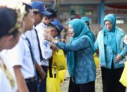 Kampanye Stop Boros Pangan, PKK Makassar Bagikan Kotak Makan Gratis ke Siswa SMP