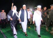 Hujan Tak Surutkan Niat Ribuan Warga Luwu Timur Ikuti Tabligh Akbar Das’ad Latif