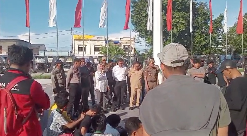 Aksi Lanjutan AMPUH Diwarnai Gesekan Fisik, Mahasiswa Tuntut Wali Kota Mundur